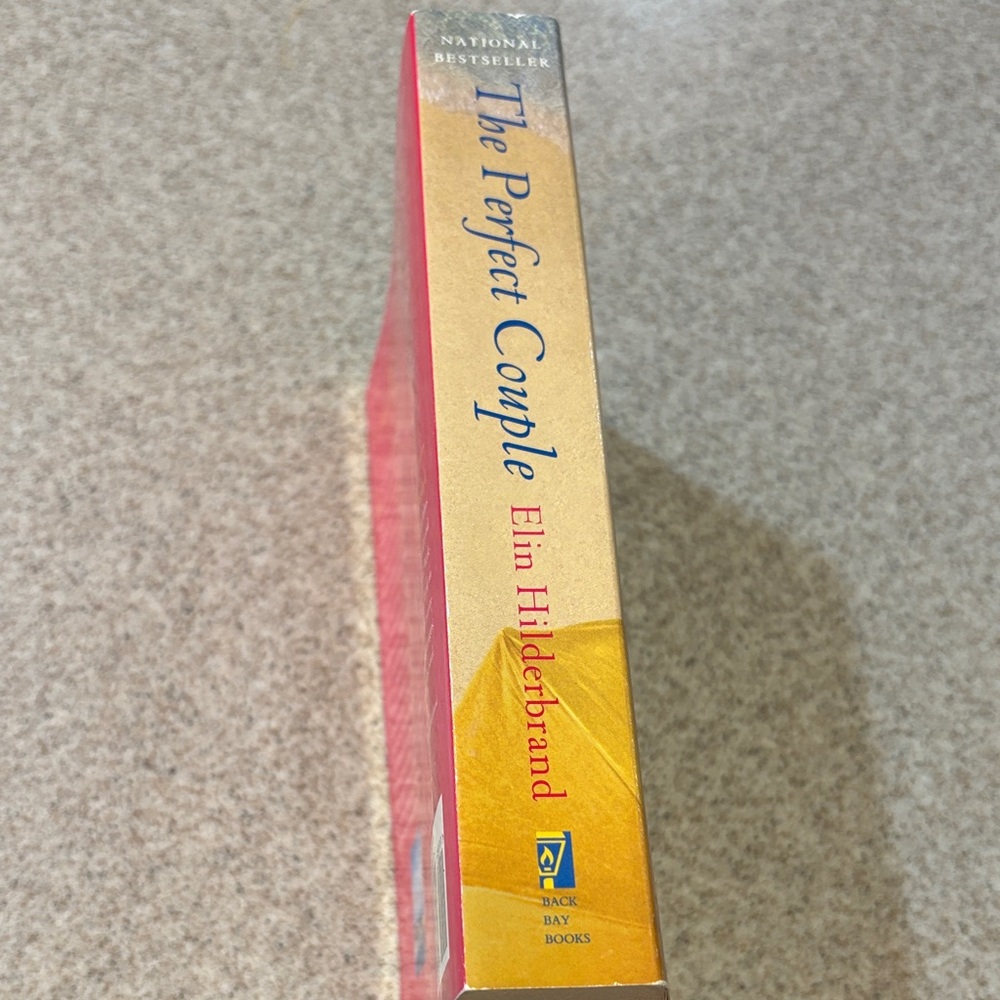 The Perfect Couple by Elin Hilderbrand Paperback Book EUC Beach Read Mystery - Picture 4 of 4